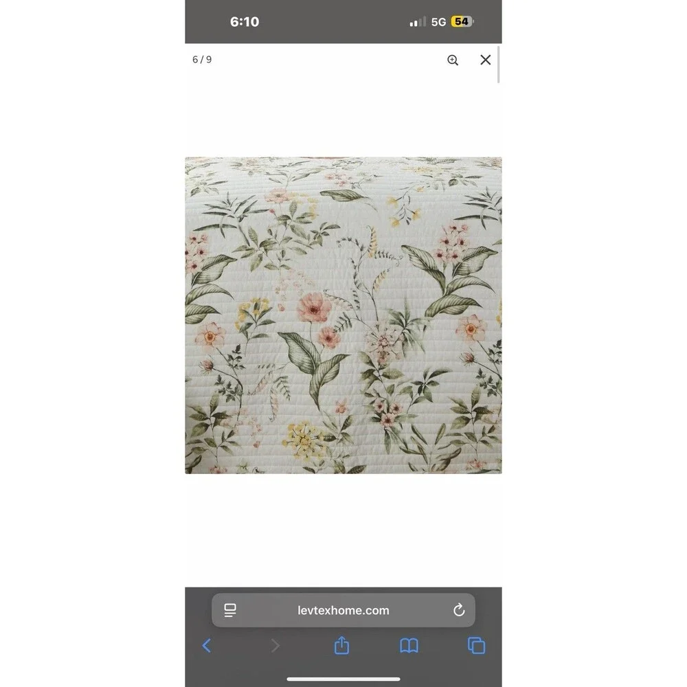 Levtex Home Viviana Quilt Set– Twin/Twin XL Floral Botanical Bedding $119 Retail